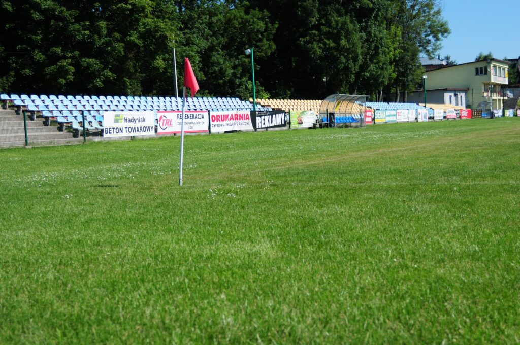 stadion jedrzejow
